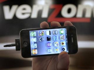 En esta fotografía de archivo del 10 de febrero de 2011, se ve un Apple iPhone 4G. de Verizon Wireless, una de las compañías de telefonía móvil más grandes de Estados Unidos. / Foto por: AP