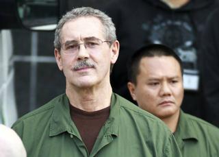 En esta fotografía de archivo del 6 de marzo de 2012, R. Allen Stanford sale del Tribunal Federal Bob Casey en Houston. Stanford, alguna vez considerado una de las personas más ricas de Estados ...  / Foto por: AP